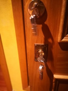 dos cerraduras a la misma llave